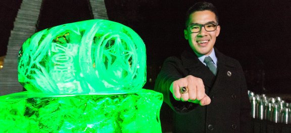 Daniel Suda showing off his ring